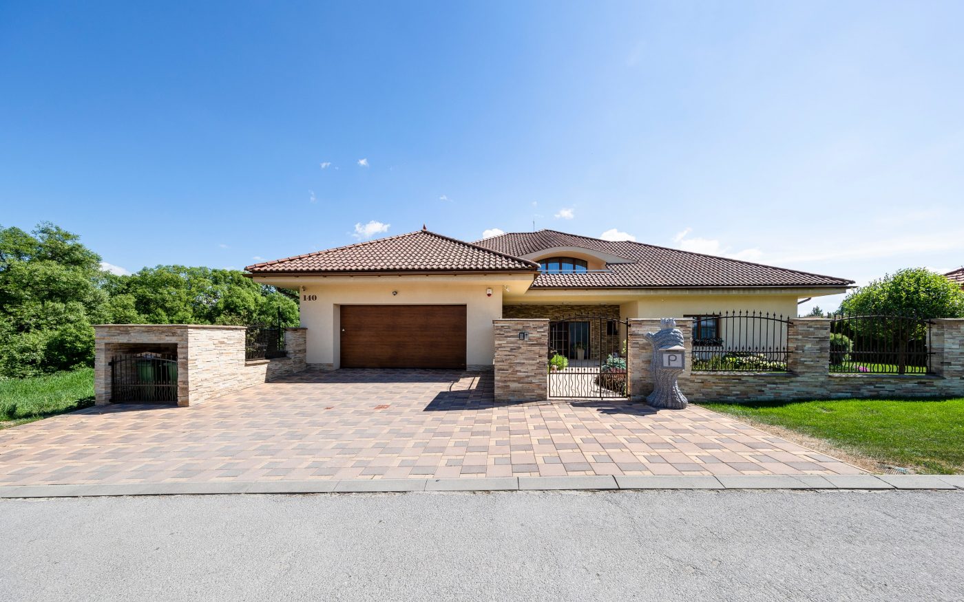 Reference photo of single house in Tomcany 02